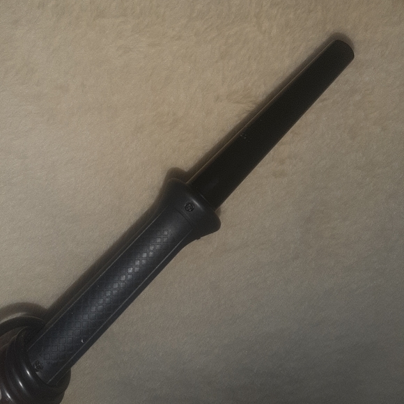Black curling iron - Picture 3 of 7